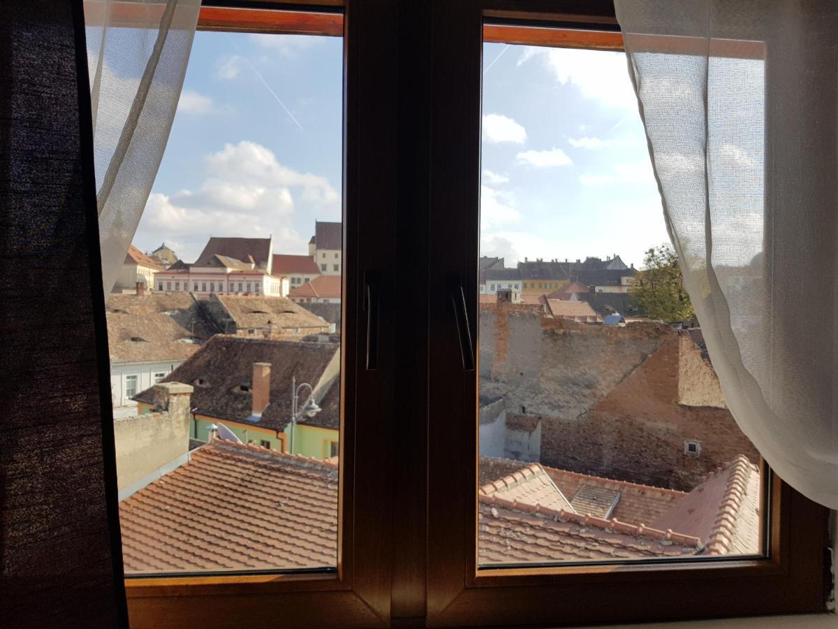 Diane'S Apartament Sibiu Luaran gambar